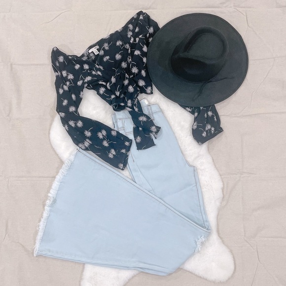 Amuse Society Tops - Front Tie Floral Crop Top Black